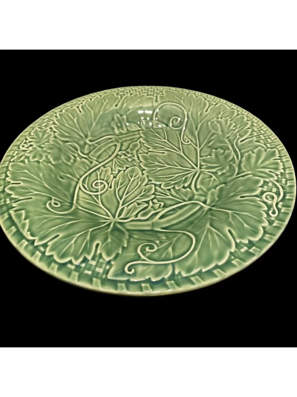 Bordallo Pinheiro Green Majolica Leaf Plater 12 inch